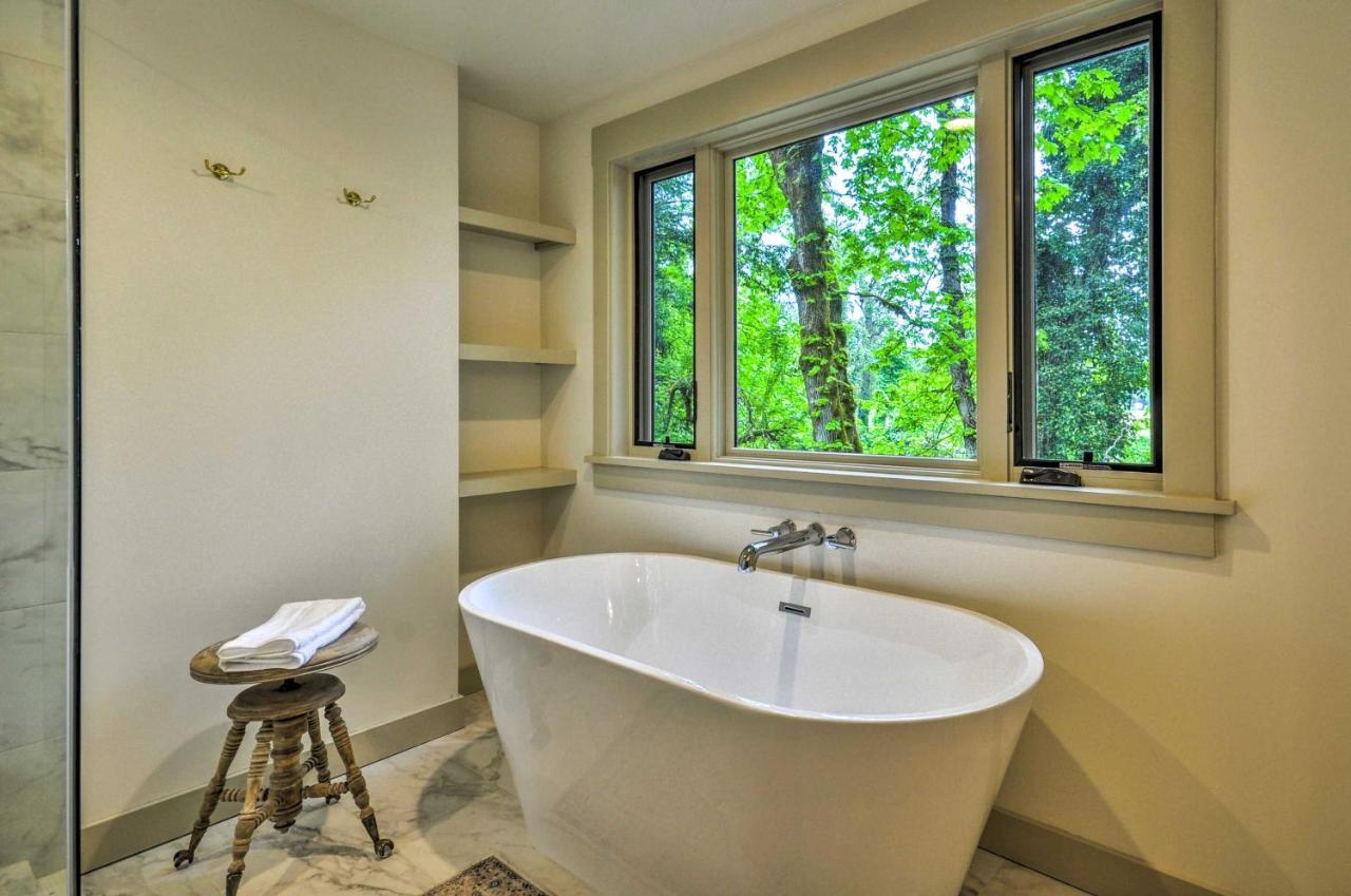 Peaceful And Elegant Cottage With Riverside View 오레곤시티 외부 사진